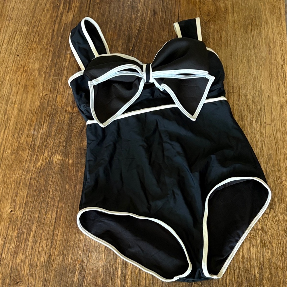 Swimsuit - Picture 3 of 4